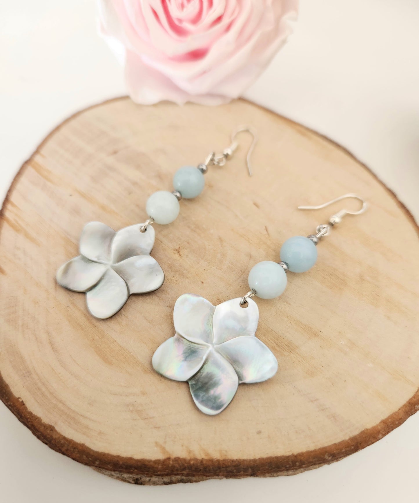 Boucles d'oreilles Fleurs nacre - Aigue Marine