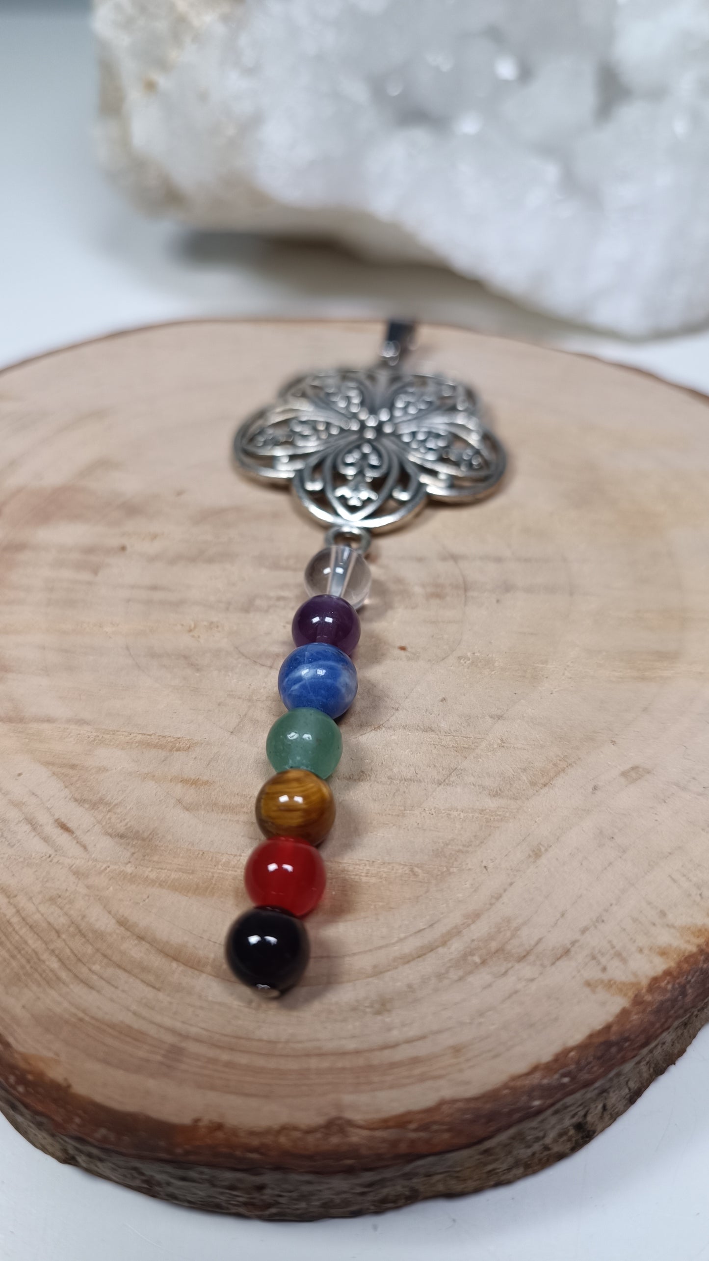 Pendentif fleur argentée 7 chakras