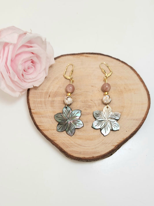 Boucles d'oreilles Fleurs nacre - Howlite coquillage & Pierre de lune