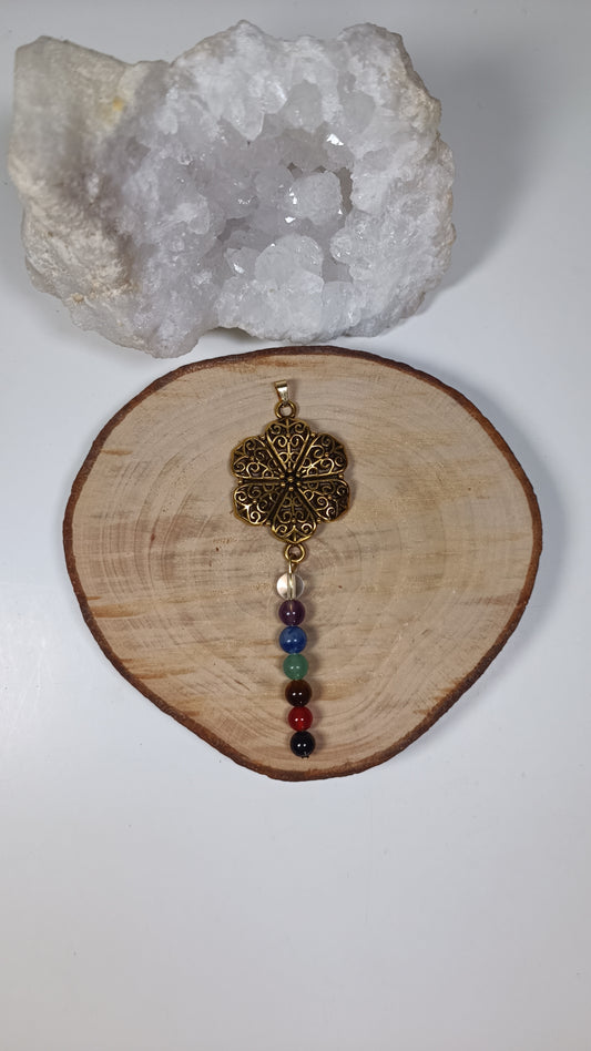 Pendentif fleur dorée 7 Chakras